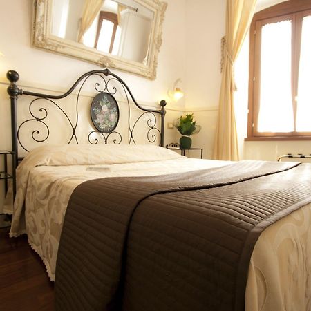 Le Suite Di Via Ottaviano - Suite In Rome B&B Zewnętrze zdjęcie