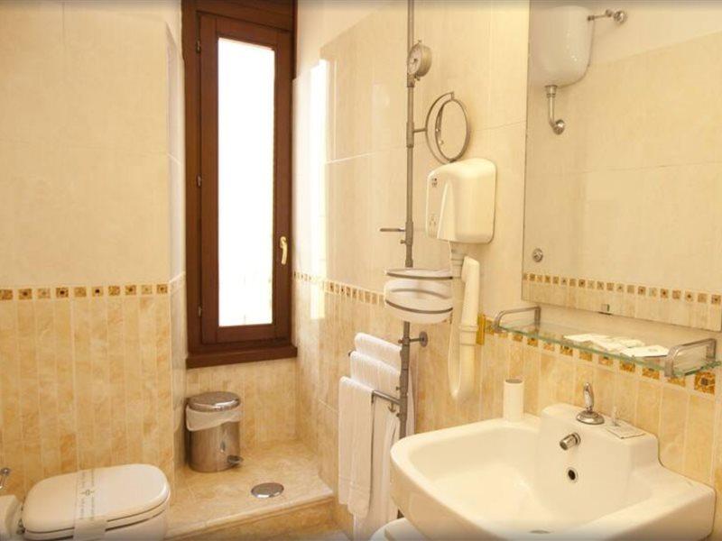Le Suite Di Via Ottaviano - Suite In Rome B&B Zewnętrze zdjęcie