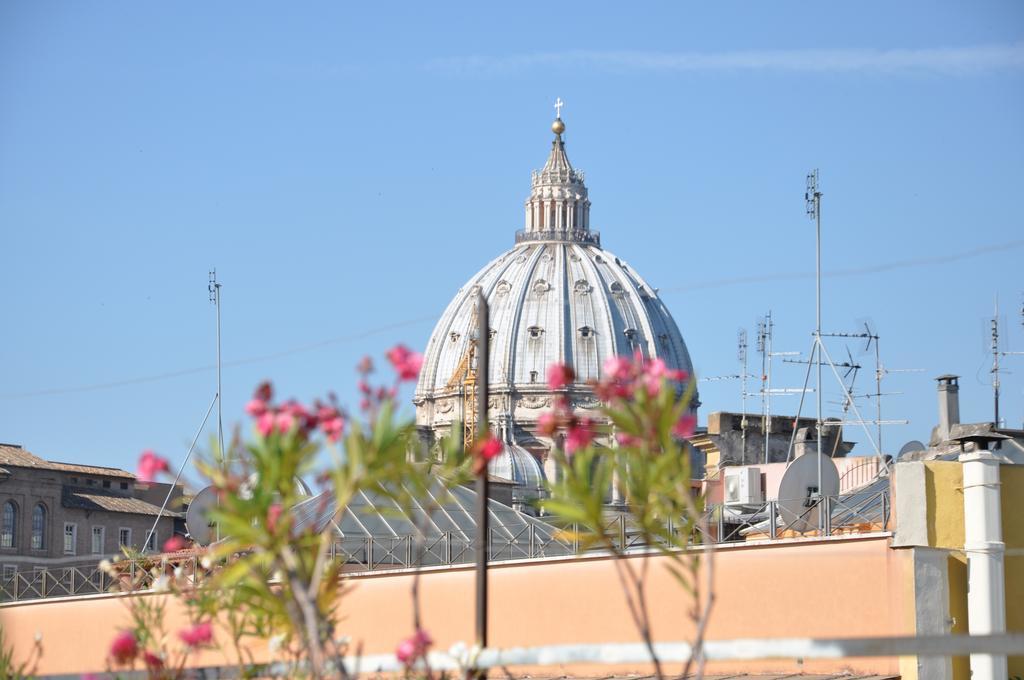 Le Suite Di Via Ottaviano - Suite In Rome B&B Zewnętrze zdjęcie