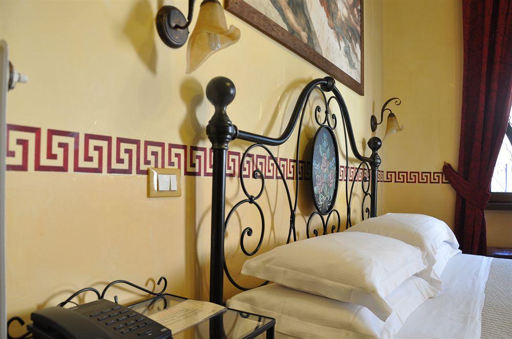 Le Suite Di Via Ottaviano - Suite In Rome B&B Zewnętrze zdjęcie