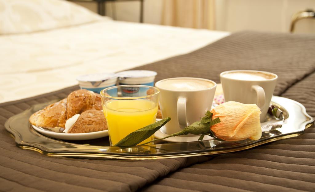Le Suite Di Via Ottaviano - Suite In Rome B&B Zewnętrze zdjęcie