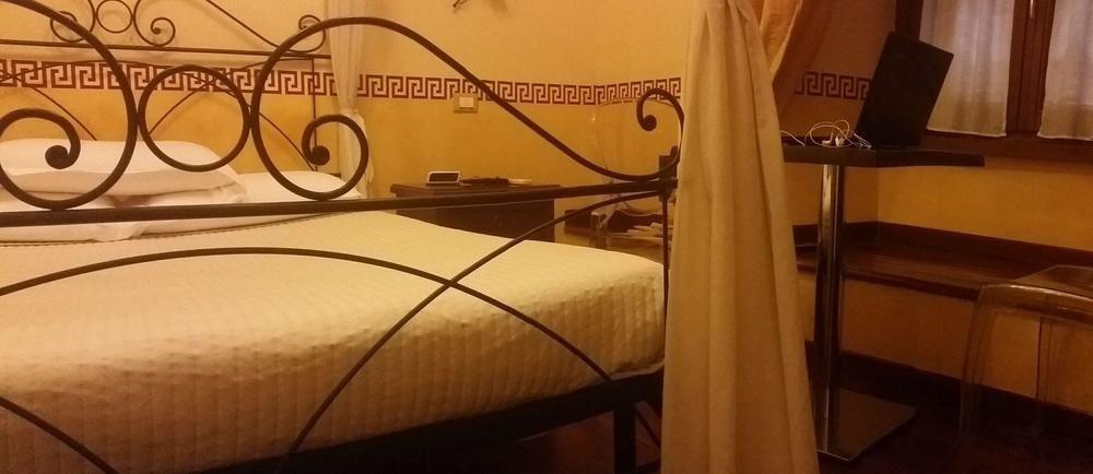 Le Suite Di Via Ottaviano - Suite In Rome B&B Zewnętrze zdjęcie