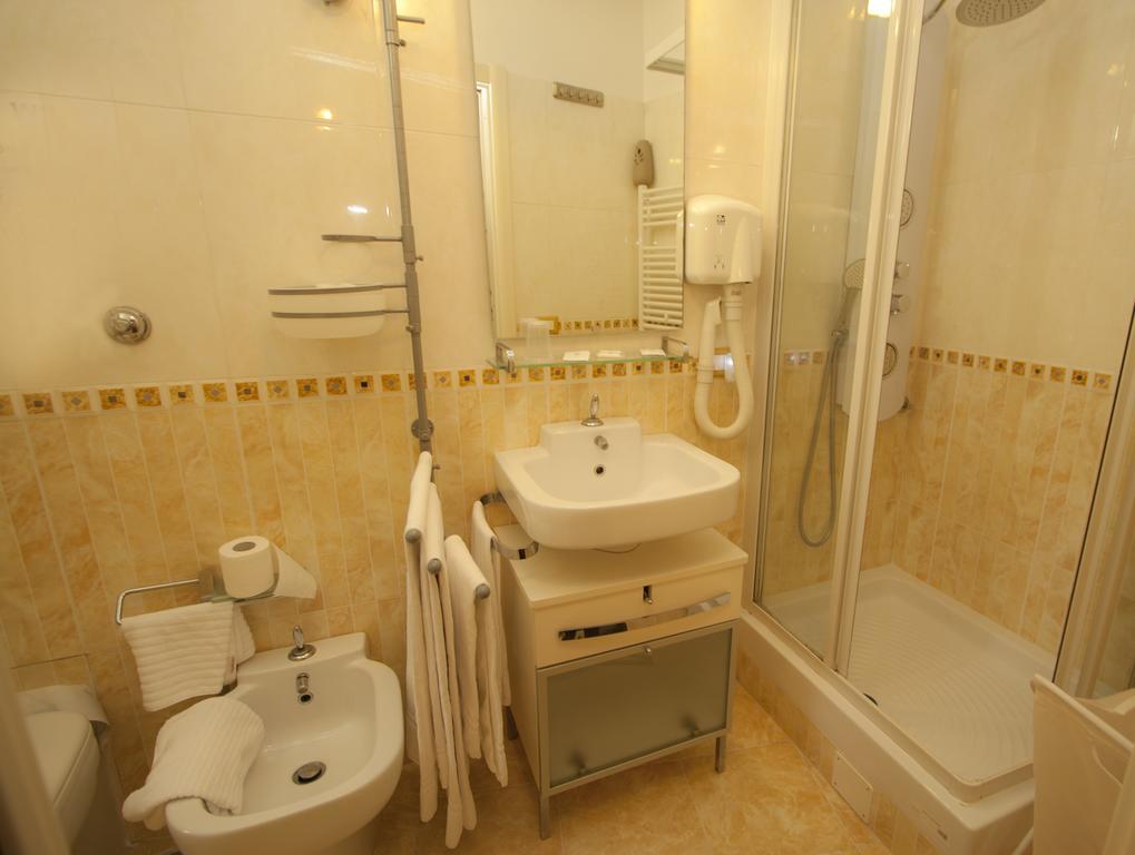 Le Suite Di Via Ottaviano - Suite In Rome B&B Pokój zdjęcie