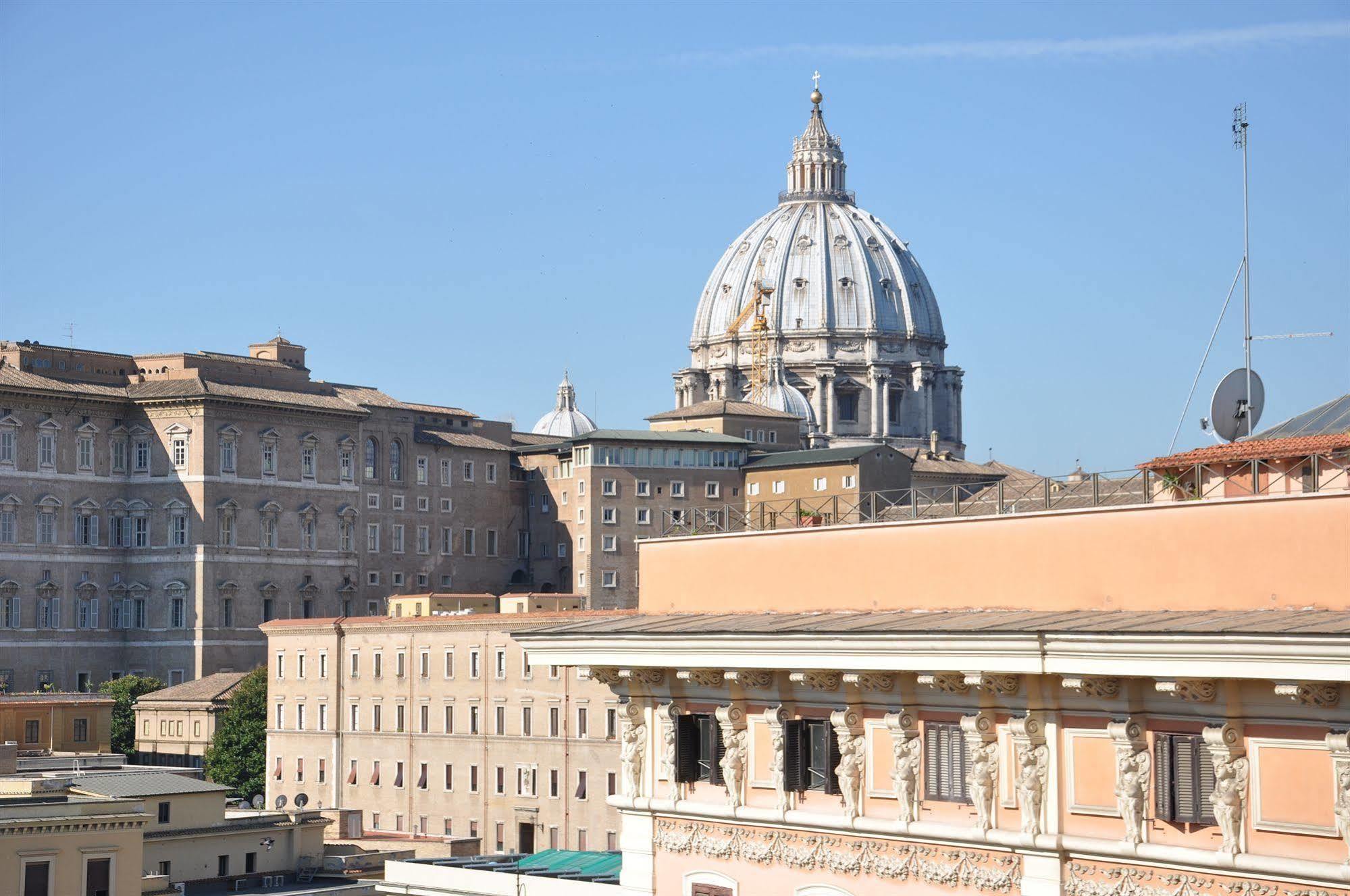 Le Suite Di Via Ottaviano - Suite In Rome B&B Zewnętrze zdjęcie
